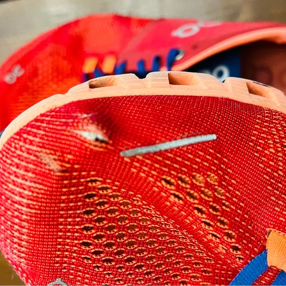 Play condition on cloud running shoes - Picture 3 of 4